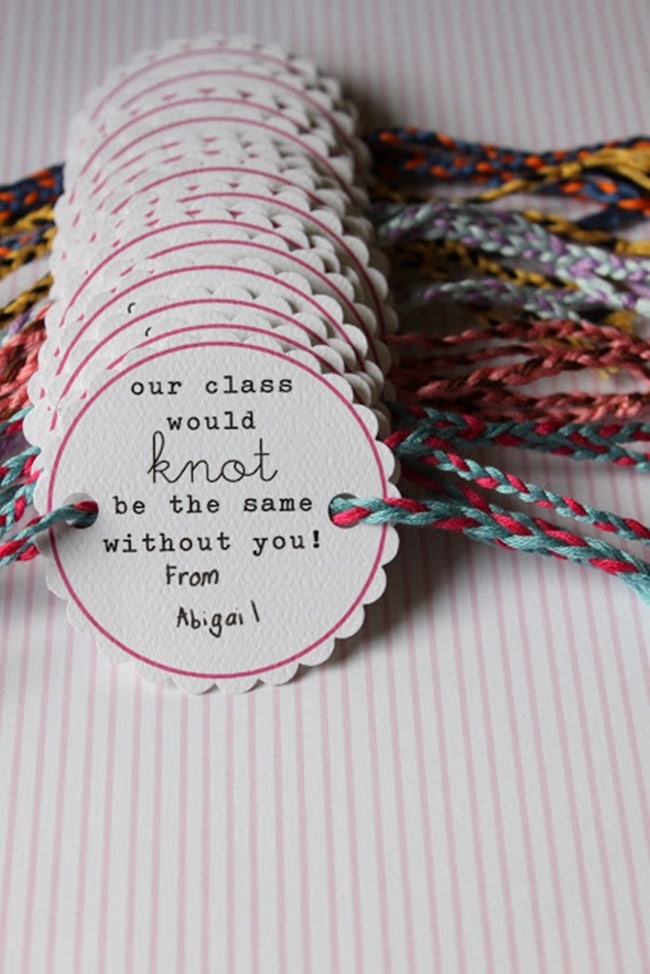 Teach Junkie: 31 creative back to school treats for students {printables} - Friendship bracelets for the class Teach Junkie: 31 creative back to school treats for students {printables}